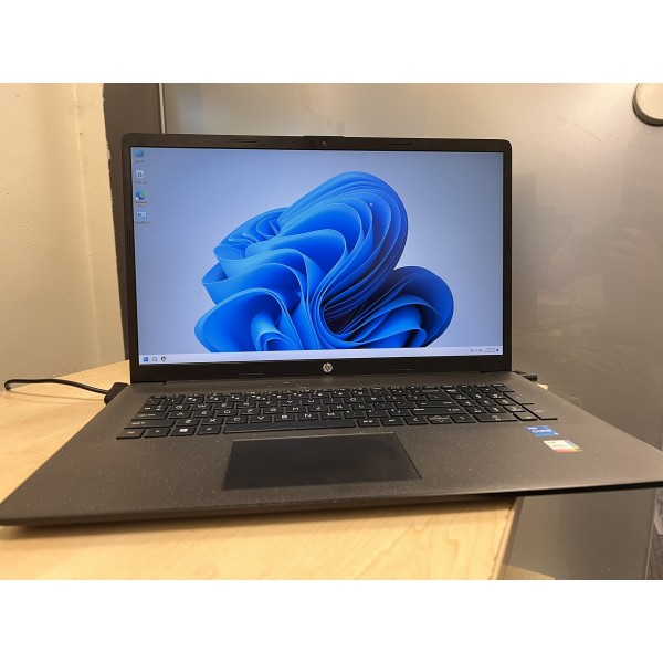 HP Laptop 17-cn1xxx i5/8gb/256gb